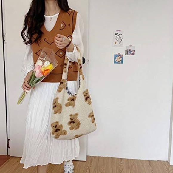 Plush handbag with faux fur and fluffy bear design - Picture 3 of 7